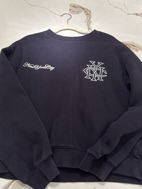 Black Crewneck Sweater, New York City!